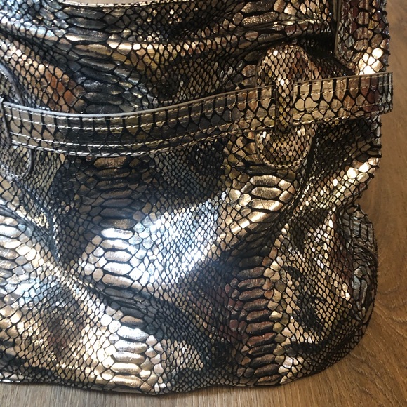 Metallic Sliver Snakeskin Purse - Picture 14 of 17